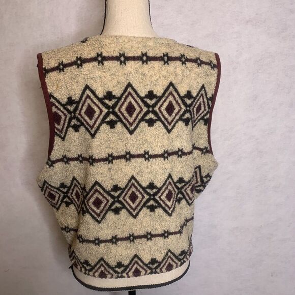 Wrangler Vest Womens Western Wear Faux Sherpa Fuzzy Large Barb Wire‎ - Picture 4 of 11